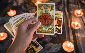 How to Read Tarot Cards: The Best Guide For Beginners